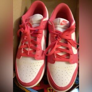 Women’s dunk low hot pink